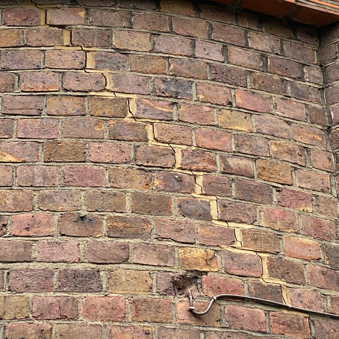 structural engineers general movement report - crack in wall